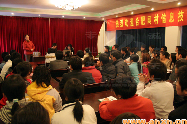 招聘現(xiàn)場(chǎng)氣氛熱烈