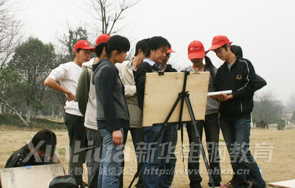 專業老師指導學生創作