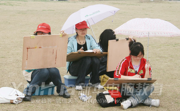 細雨擋不住創作熱情