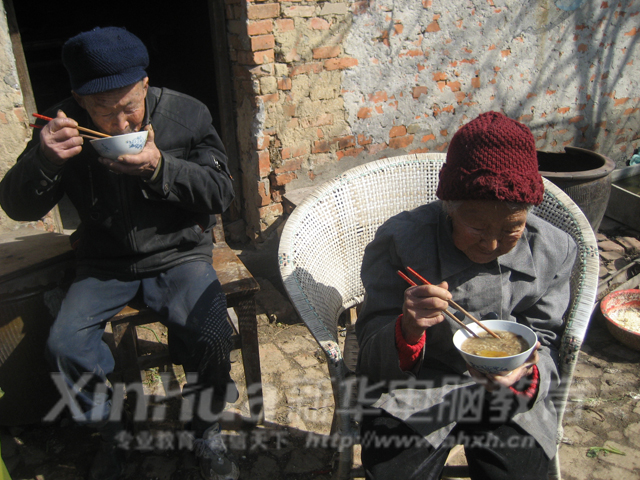 老人的生活非常貧苦