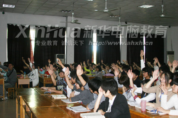 學(xué)子們踴躍參與互動(dòng)