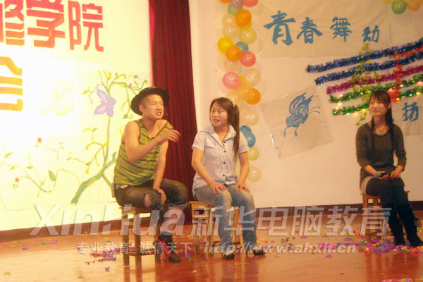 同學(xué)們自編自演的精彩節(jié)目