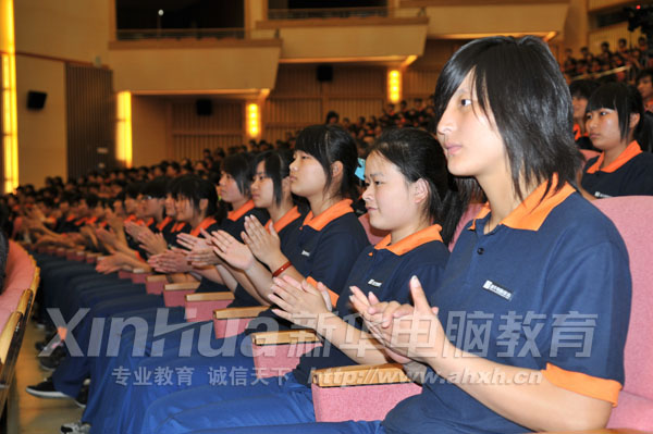 學生在現場認真聽講