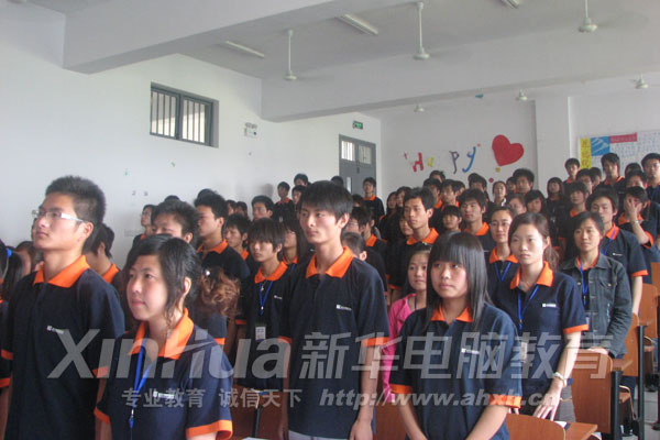 參加團校培訓(xùn)班的學(xué)子們態(tài)度認(rèn)真