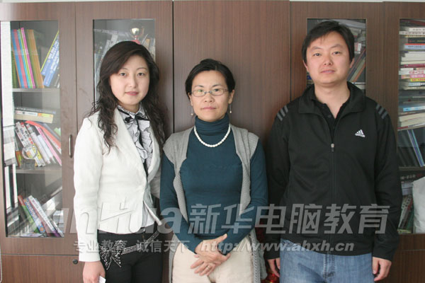 電子工業出版社博文視點資訊有限公司總經理郭立(中)與新華電腦教育代表合影