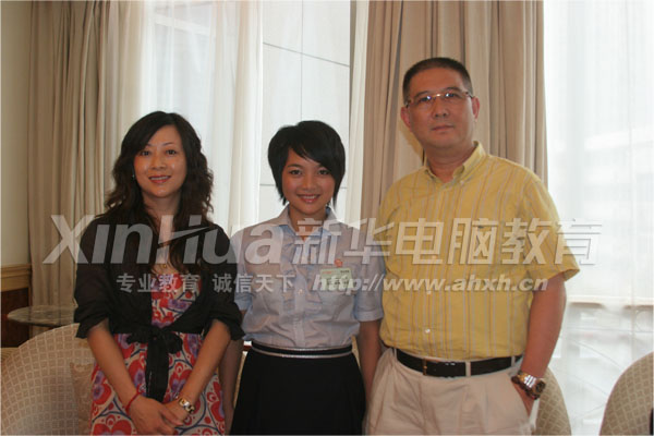 汪云娟與評委王燕女士、李棠華先生合影留念