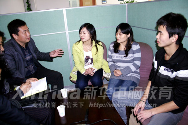 新華老師深入到就業單位了解學子工作情況