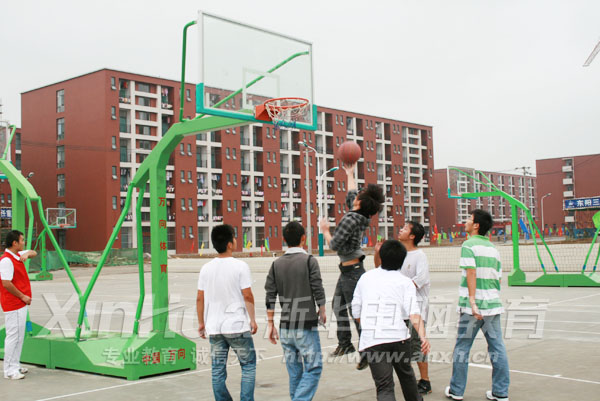 課堂之外,球場顯英姿