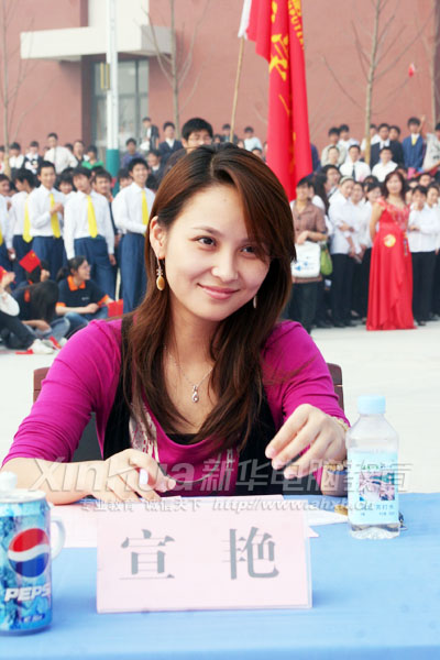 合肥電視臺著名主持人宣艷擔任決賽評委