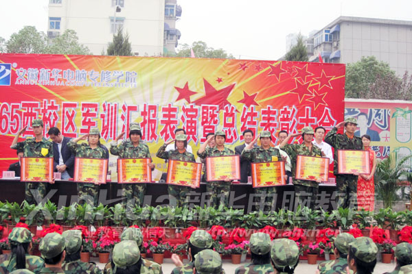 優秀學子喜獲嘉獎