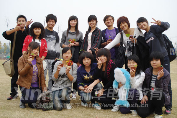 新華校園通訊社成員合影