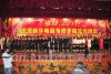 晚會(huì)結(jié)束院領(lǐng)導(dǎo)與演員合影留念