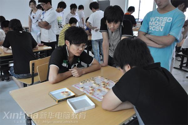 安徽新華電腦專修學院_安徽新華電腦專修學院“校園杯”中國象棋比賽初賽現場