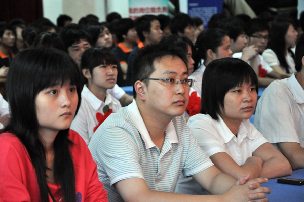 觀眾全神貫注的目光