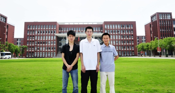 安徽新華電腦專修學院—安徽新華電腦專修學院學子 李華鑫(左)、管用(中)、吳然(右)