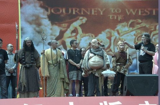 張紀中在新《西游記》開播盛典上介紹演員