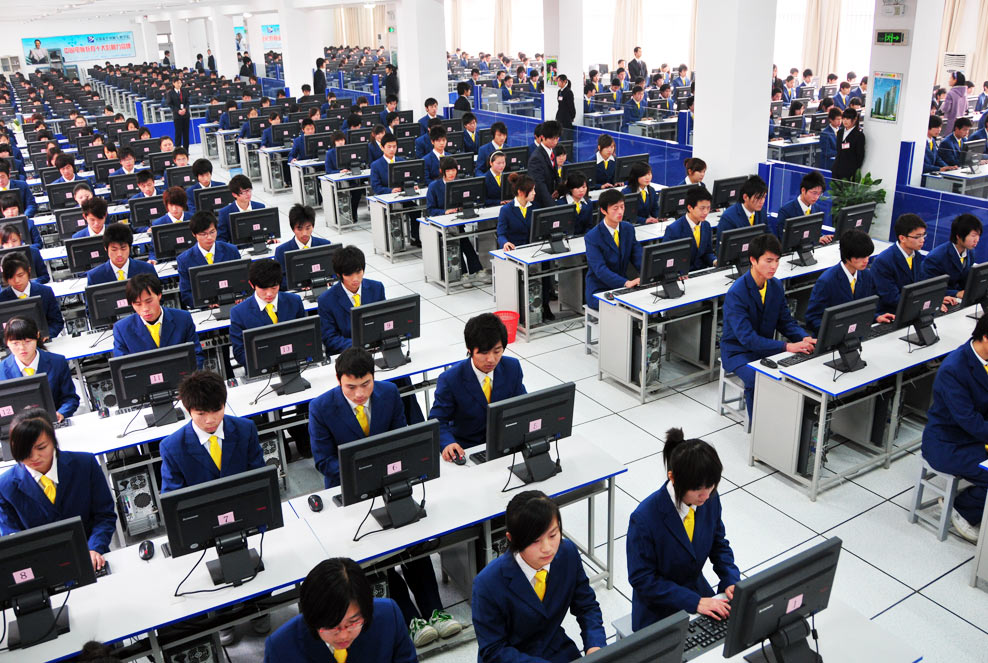 安徽新華電腦專修學院_IT大學 學子實訓瞬間