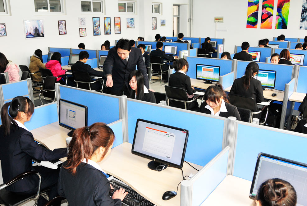 安徽新華電腦專修學院_IT大學 學子實訓瞬間