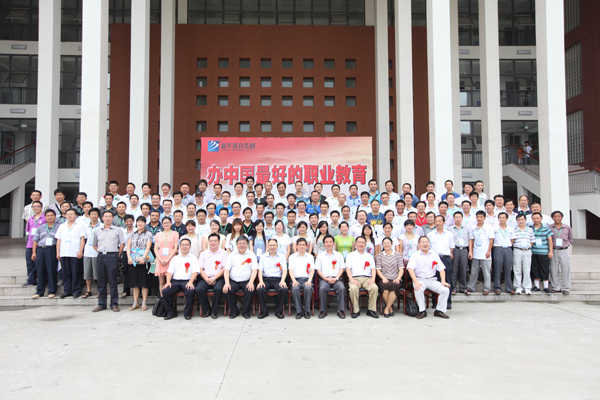 �c���I(l��ng)��(d��o)�́���ʡ�����傀(g��)�h���^(q��)����104����С�W(xu��)�̎���Ӱ