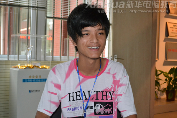 瞧!面對(duì)鏡頭的王玉海笑的是那么燦爛