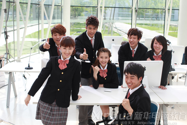 新華60萬(wàn)學(xué)子自信綻放未來(lái)