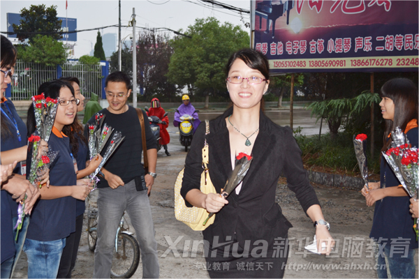 教師節美女老師也樂了