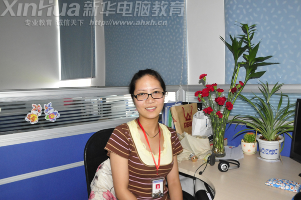 收到鮮花的廣告藝術系的王家佳