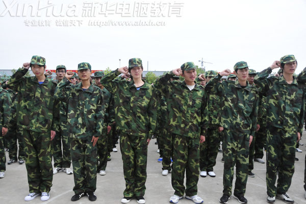 全體參訓(xùn)學(xué)員莊嚴(yán)宣誓