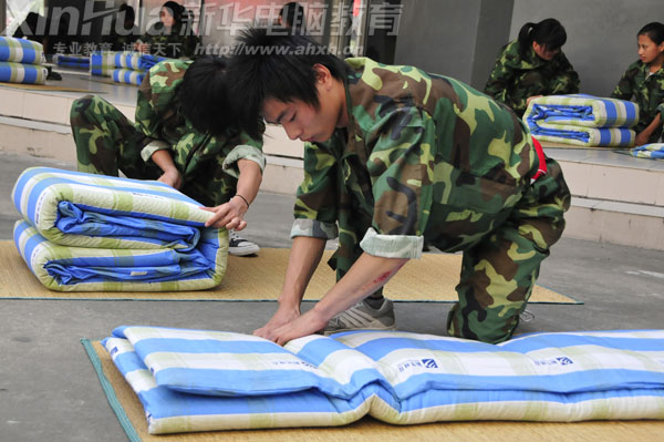 瞧!這男子漢在整理內(nèi)務(wù)上也不輸女子!