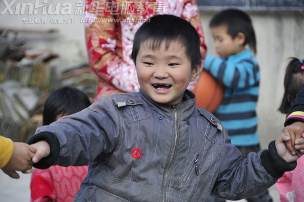 每個孩子的童年都想盛開的花一樣