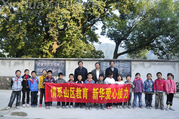 蘇木坦小學全體師生合影