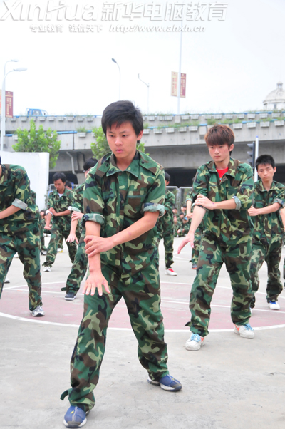 虎虎生威的軍體拳表演