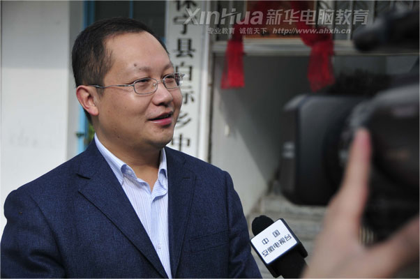 �ڰ��HС�W(xu��)�ľ�ٛ(z��ng)�xʽ�F(xi��n)��(ch��ng)���������A��X���ތW(xu��)Ժ���F��Ժ�L(zh��ng)���ܰ����ҕ�_(t��i)�Ĳ��L