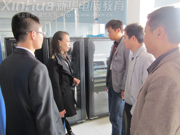 八方通信公司領導參觀安徽新華電腦專修學院網工實訓中心