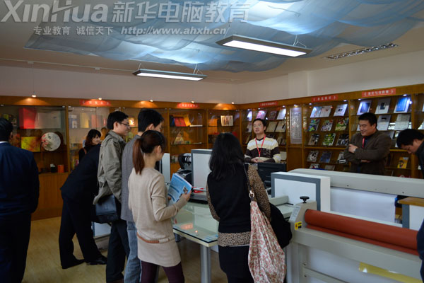 兩校代表談笑風生,相互交流