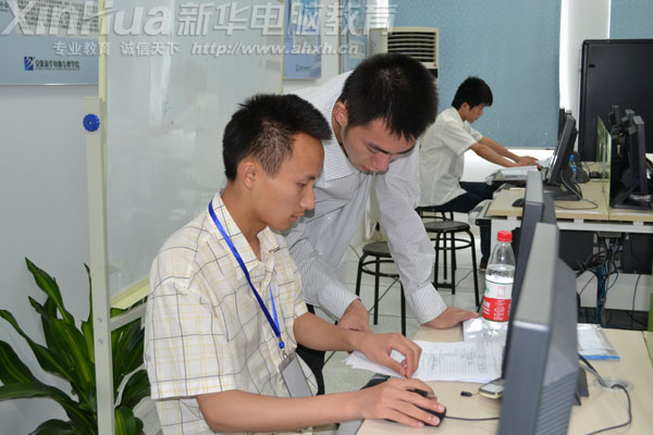 學生為專業比賽進行探討項目設計