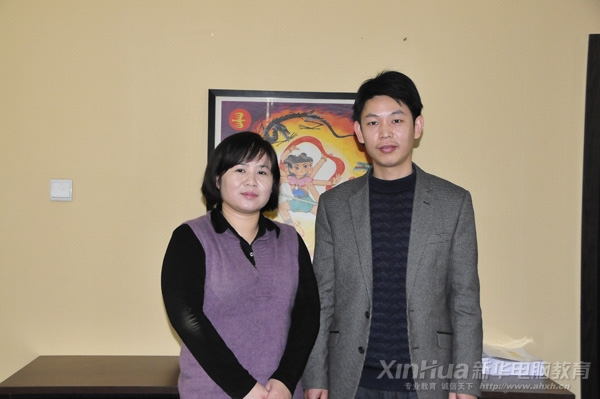 安徽新華電腦專修學院領導(右一)與北京萬豪天際文化傳播有限公司培訓總監高媛女士(左一)合影