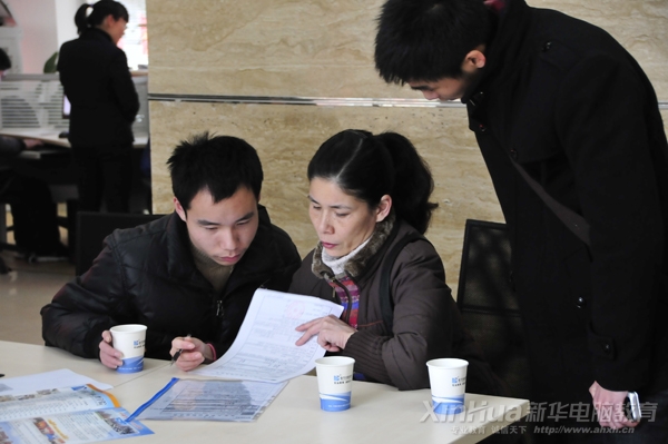 ���L�͌W���J���˽����A��ɫ���I