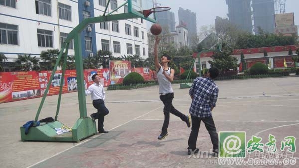 籃球比賽“汗”暢淋漓 “型”動由我