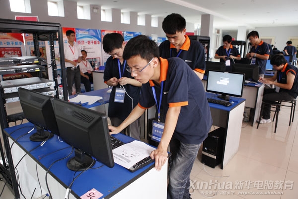 網(wǎng)絡(luò)調(diào)試大賽現(xiàn)場一角