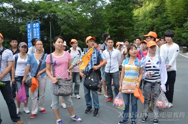 �������ʮ�㣬�ڴ��M�M���ʂ����Sɽ