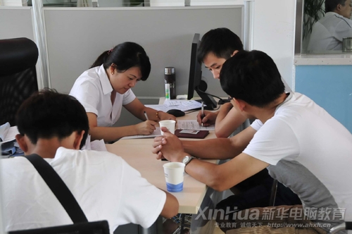 ����С����������ԃ���˽���r