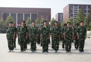 軍事訓練磨意志 新華學子展風采