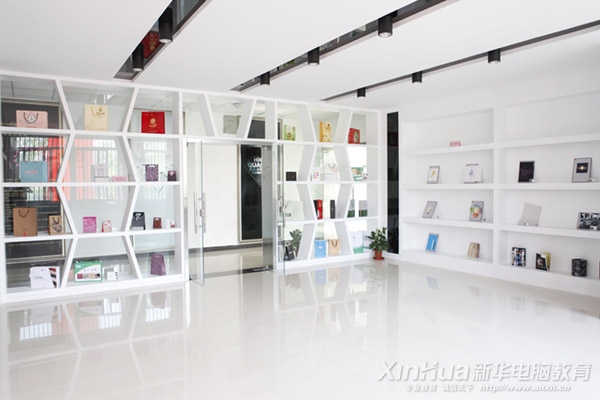 新華—廣告藝術實訓基地印刷輸出制作部行業同類院校屈指可數