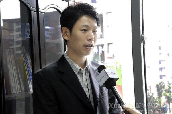 安徽新華電腦專(zhuān)修學(xué)院副院長(zhǎng)王勝接受新聞媒體采訪