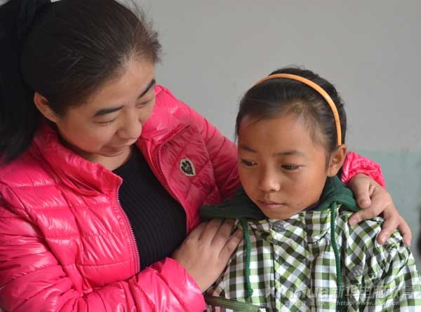 留守兒童特別的想念在外打工已經一年半沒見面媽媽