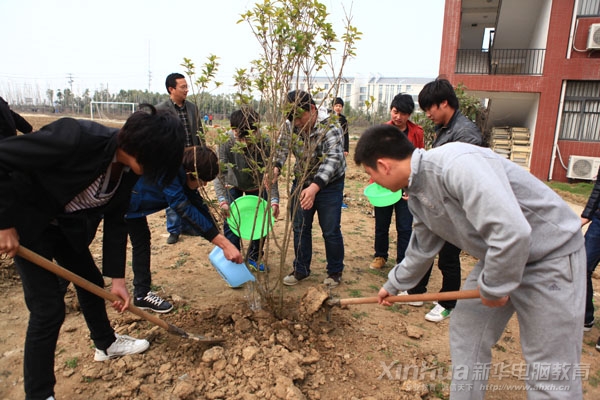 互幫互助 齊心協(xié)力