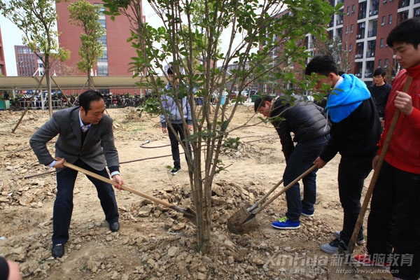 植樹造林 師生同樂