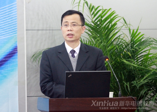 集團烹飪、電腦事業部束開俊副部長講課