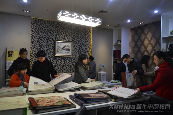 老師們了解各種壁紙等軟裝材料.